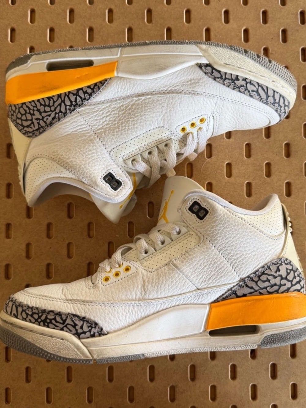 Air Jordan 3 Retro Laser Orange Sneakers [7]